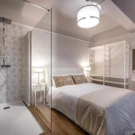 Apartment Yid Gallery Art&design In The Heart Of
