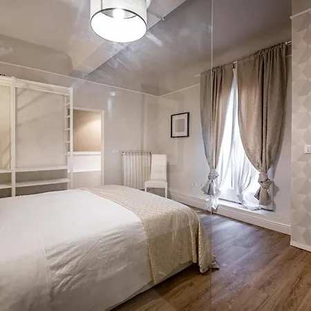 Yid Gallery Art&design In The Heart Of Apartamento *