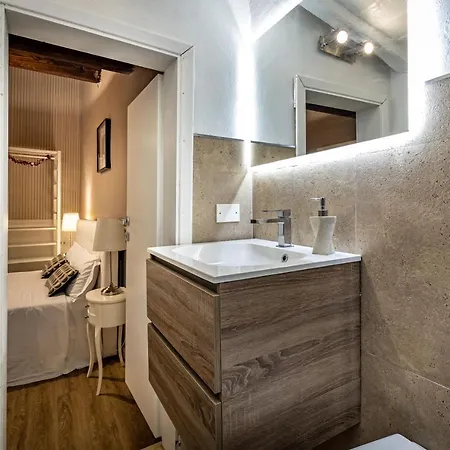 Yid Gallery Art&design In The Heart Of Apartamento